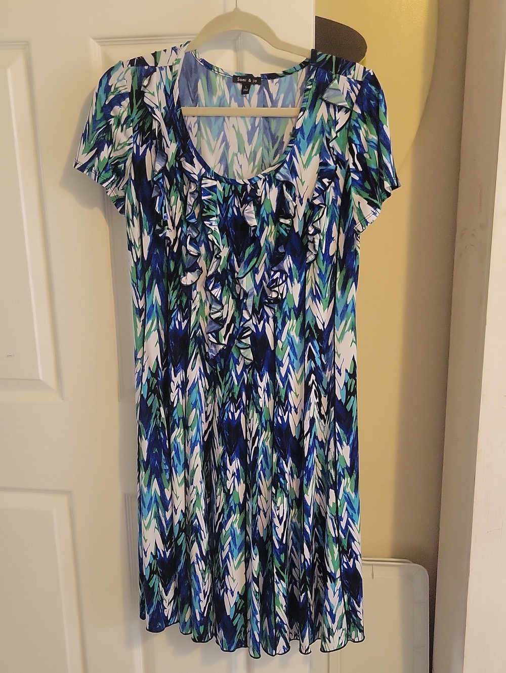 Sami & Joe SzLg Blue,green midi scoop neck flowy dress, ruffle chest
